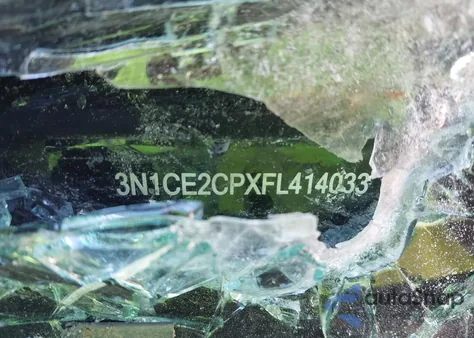 2015 Nissan Versa Note S (Sr)/S Plus/Sl/Sr/Sv z USA, uszkodzony, nr VIN 3N1CE2CPXFL414033